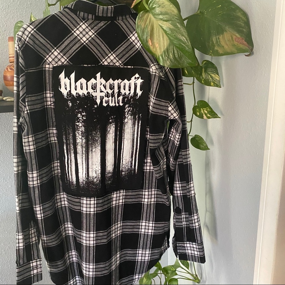 Black craft cult button Up